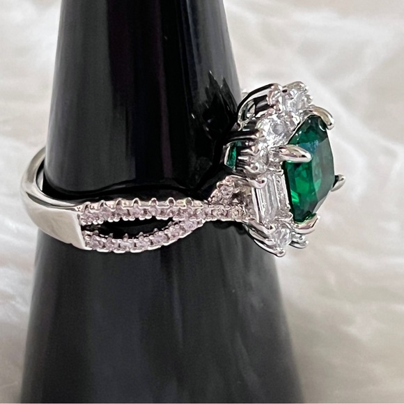 925 Sterling Silver Faux Emerald & Cubic Zirconia Cocktail Ring Size 7 - Picture 8 of 8